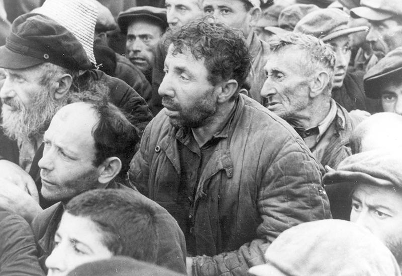 גברים יהודים שנאסרו ע"י הגרמנים, דרבנט, ברית המועצות, 1941.