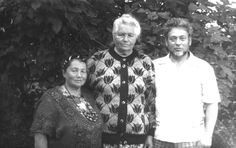 Евдокия Семеновна Кабешева и Галина Моисеевна Молоткова (урожденная Гильденберг). Сафоново, 1998 год