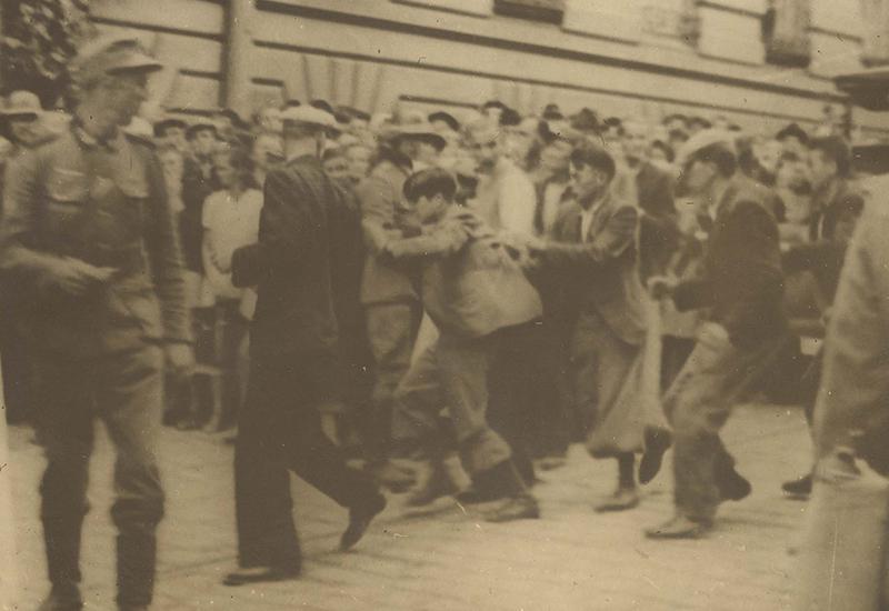 פגיעות ביהודים וחטיפתם ברחוב, לבוב, פולין, 30/06/1941-03/07/1941.