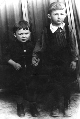 Илья и Сергей Корабликовы. 1945 год