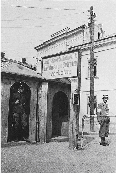 El portón de entrada al gueto Stanislavov - Polonia