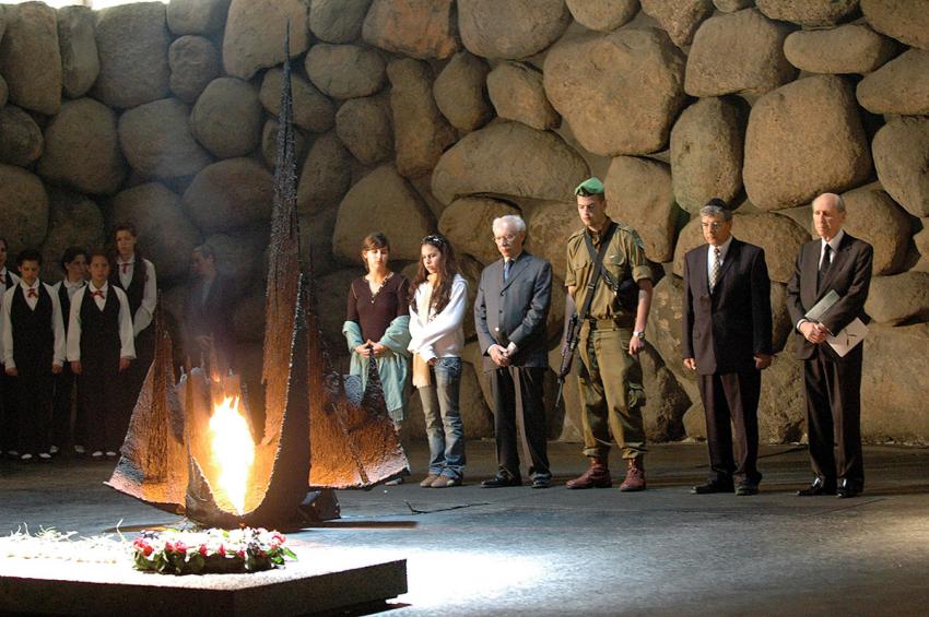 President of the American Society for Yad Vashem, Eli Zborowski together with his family and with the Chairman of the Yad Vashem Directorate, Avner Shalev, participate in name-reading ceremony in the Hall of Remembrance