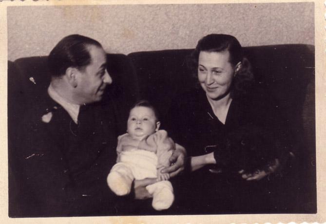 Герман и Александра Нойм с дочерью Ариадной. Конец 40-х годов