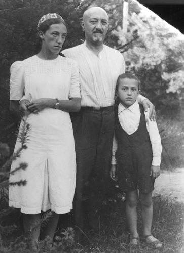 Давид Таубкин со своими родителями. Минск, конец 30-х годов
