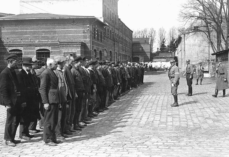  אסירים במפקד במחנה הריכוז אורניינבורג, גרמניה, 06/04/1933