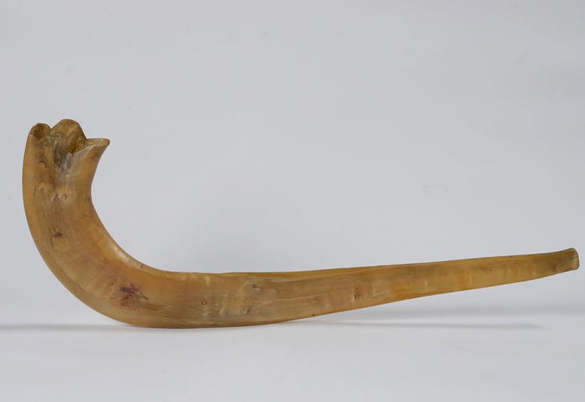 A shofar that was crafted in preparation for the Jewish New Year in the Skarżysko-Kamienna forced labor camp in Poland, 1943