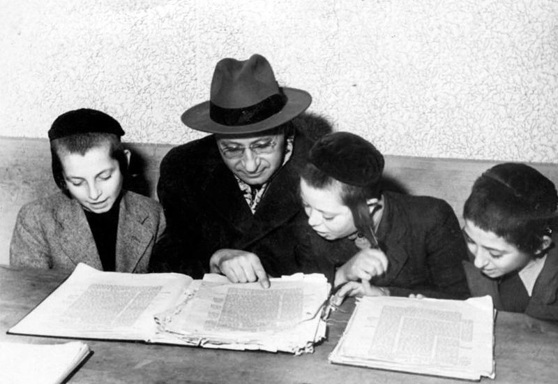 Feuille de Talmud: Apprendre en Havrouta : Utiliser une méthode juive traditionnelle pour étudier la Shoah
