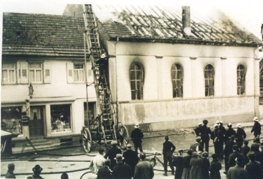 La synagogue de Bühl, photo prise le 10 novembre 1938 le lendemain du pogrom de la Nuit de Cristal
