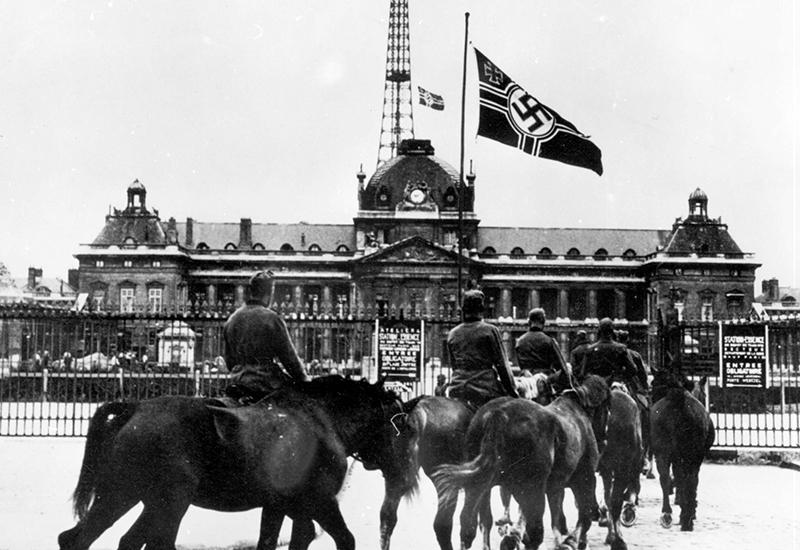 הגרמנים כובשים את משרדי הממשלה בפריז