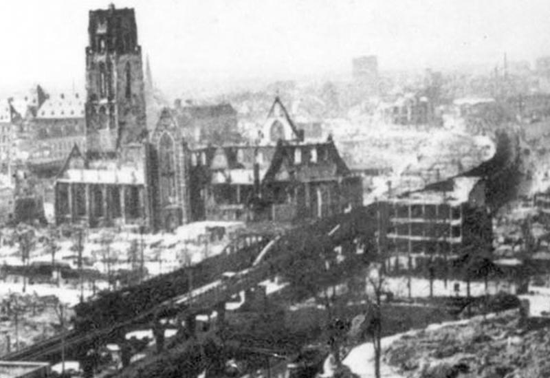 מראה העיר רוטרדם לאחר הפצצה, הולנד, מאי 1940.