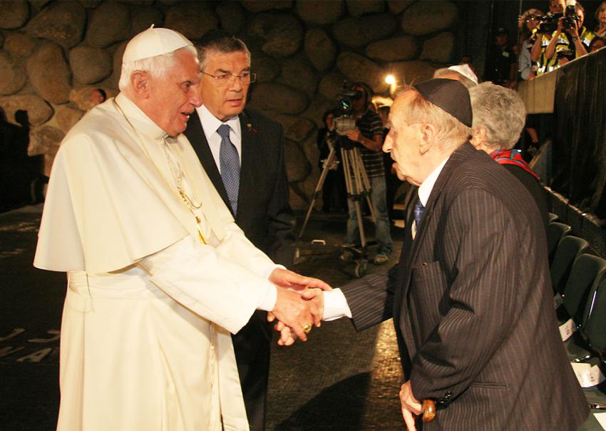 איוואן במפגש עם האפיפיור ביד ושם