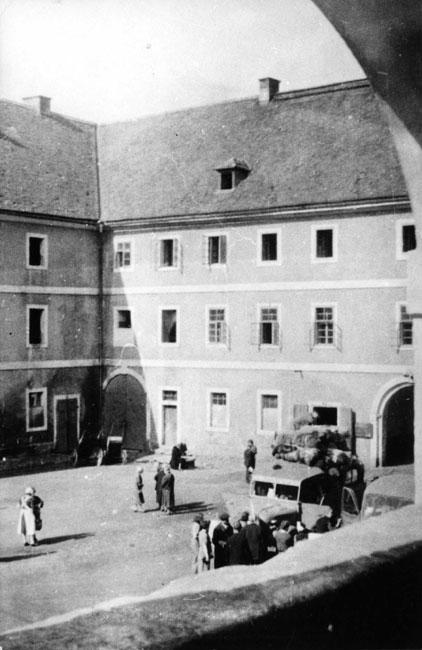 קסרקטין ששימש כבית זמני לאסירים, טרזינשטט