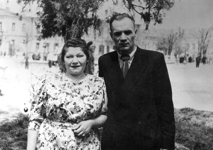 Татьяна Зеленская и Павел Харюта. Симферополь, 50-е годы