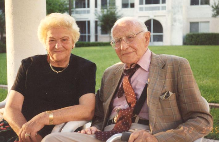 Мариан и Тиля Котлевски (Кейтельман), спасенные семьями Стройвонс и Зенталь. США, 1995 год