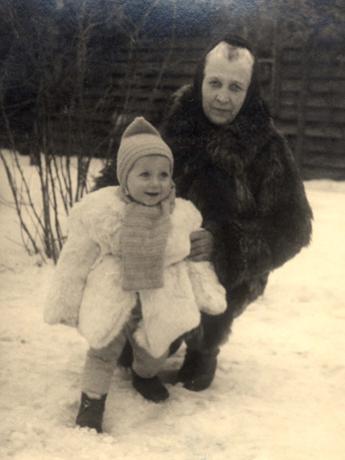Бронислава Зенталь с первым внуком в лагере для перемещенных лиц. Линц, Австрия, 1947 год