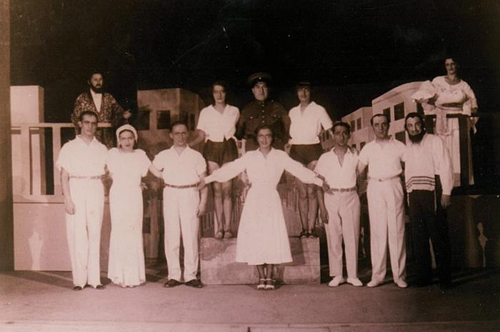 זישה כץ וחברי תיאטרון היידיש הנודד במהלך מסע ההופעות בניו יורק, 1939