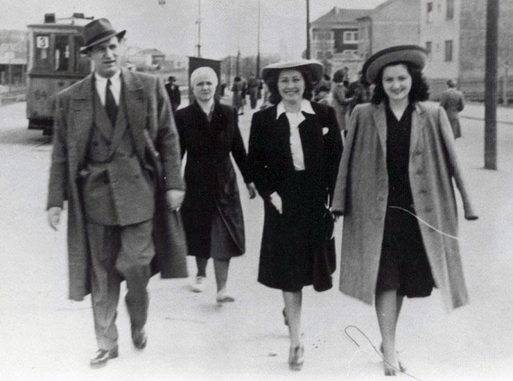 Djina Beritic (second on the right) and her son in Zagreb, 1942