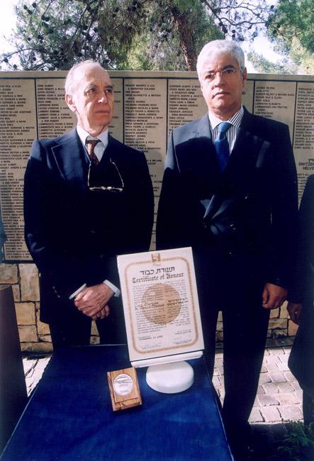 El embajador de Brasil, Sergio Moreira Lima y el sobreviviente del Holocausto, Raphael Zimetbaum 