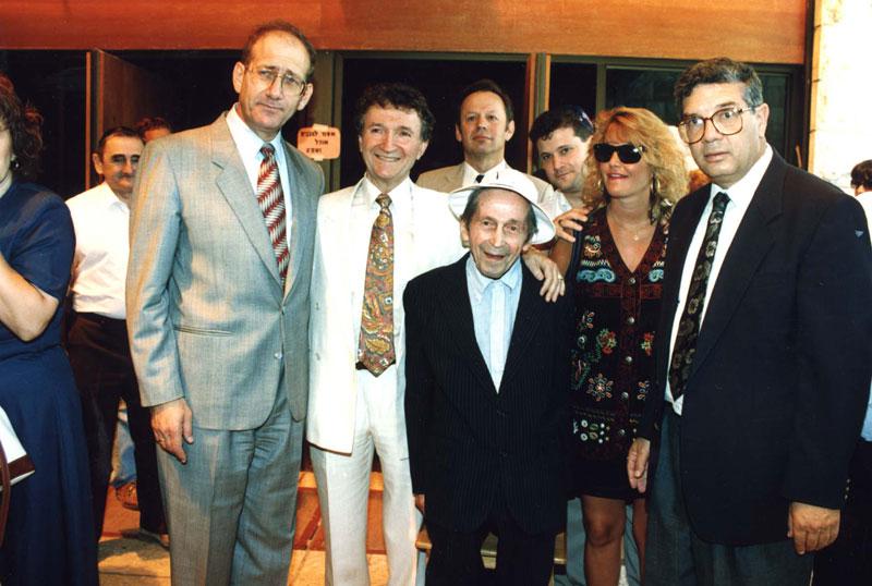 Anton Sukhinski during his visit to Jerusalem, with Ehud Olmert, then mayor of Jerusalem, and Avner Shalev, Yad Vashem chairman