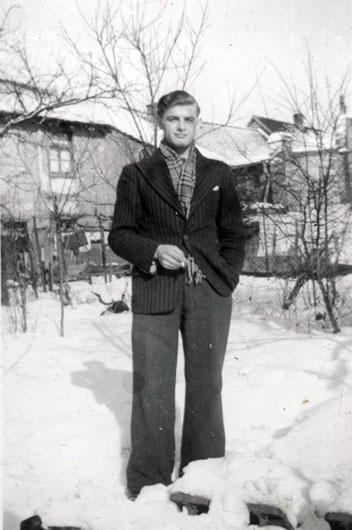 פייר ניקוליני בשנת 1941, זמן קצר לפני גירושו לפולין