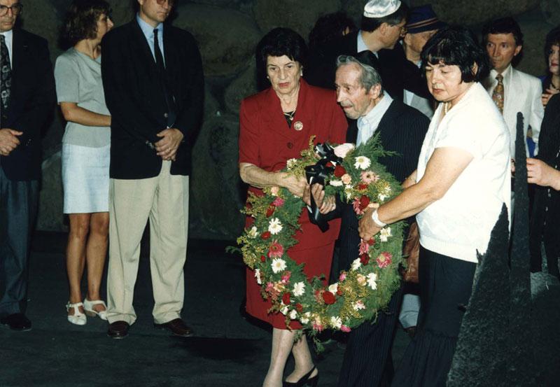 Anton Sukhinski lays a wreath with his survivors at a ceremony in memory of the Holocaust victims, Hall of Remembrance, Yad Vashem