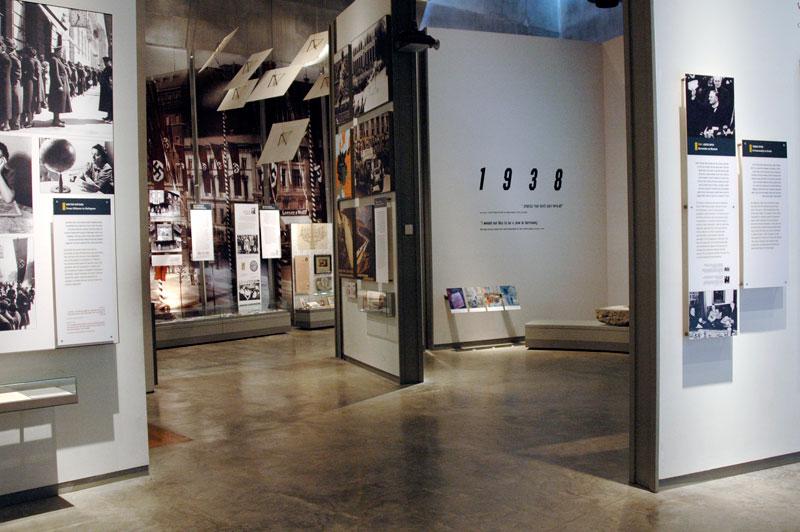 Музей истории Холокоста, галерея &quot;Нацистская Германия и евреи&quot;