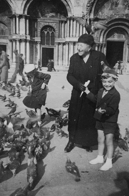 Grandmother Giulia (Anna’s mother) with her grandchildren Saul and Miriam, Piazza San Marco, 1935