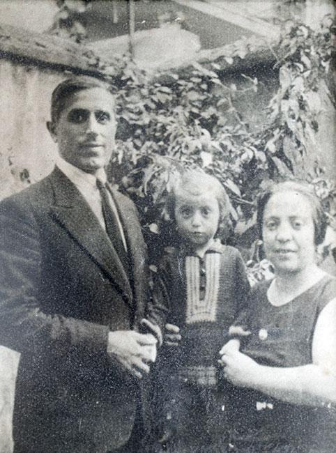 סול ויוסף לוי, הוריו של מרסל, ואחיו אדמונד. שלושתם נספו באושוויץ