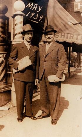 זישה כץ בניו יורק, 1939, זמן קצר לפני שחזר לפולין