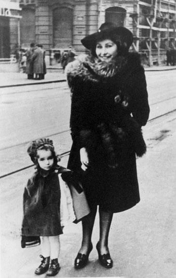 Djina Beritic and Dina, Zagreb 1943