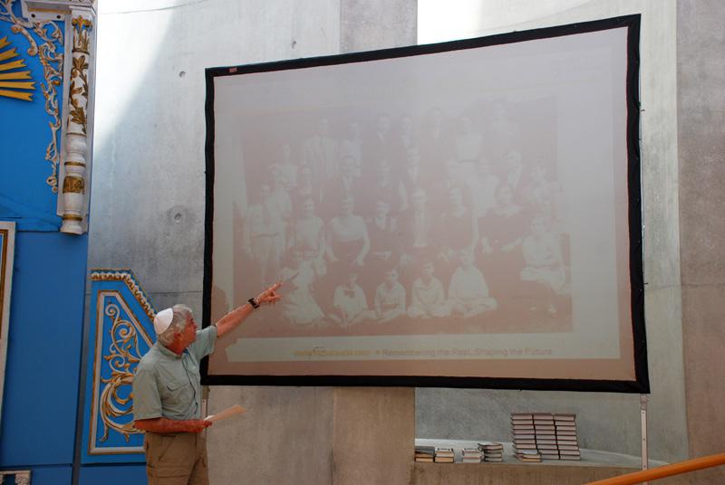 Lew Priven speaks about the family discovery during Jalen Schlosberg's twinning Bar Mitzvah ceremony at the Synagogue in Yad Vashem Jerusalem