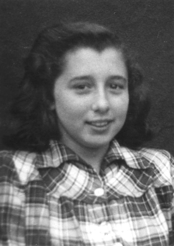 Ester Veisfeiller (Alis Goldmann) con doce años, posguerra