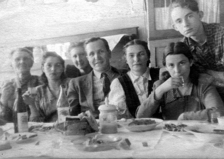 The Zinaida-Buldov family. The three survivors (Zinaida and her children, on the right)