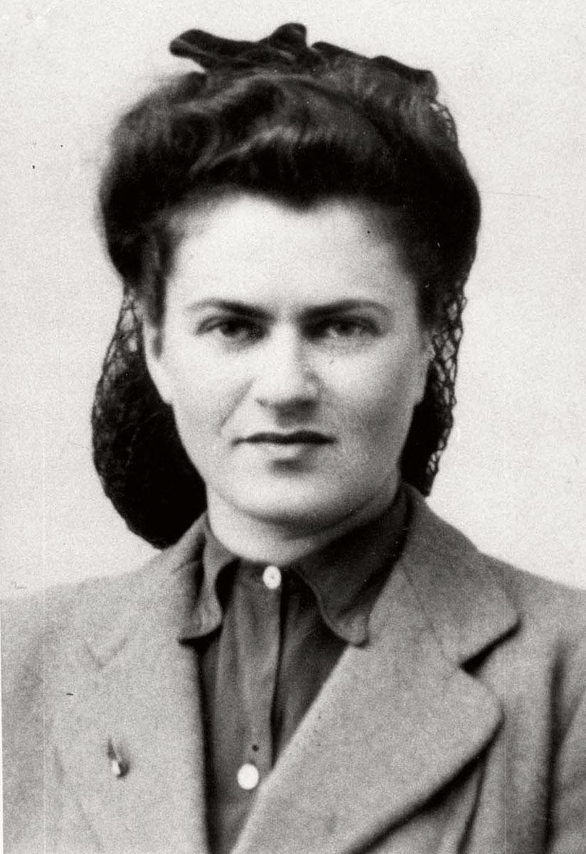 En el verano de 1943 Mila Racine asumió la jefatura de un grupo clandestino afiliado al movimiento juvenil Hanoar Hatzioní en St. Geervais, en la zona de ocupación italiana de Francia