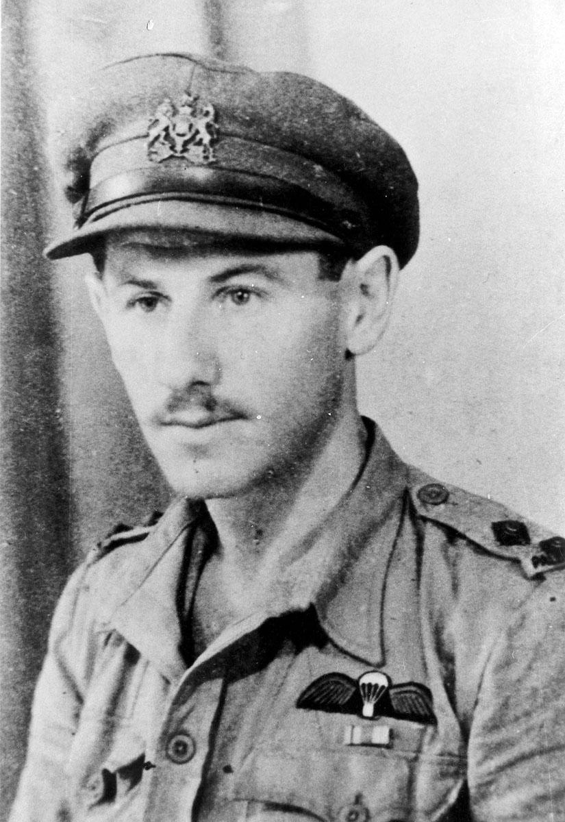 Reuven Dafni, Yishuv paratrooper, in British Army uniform