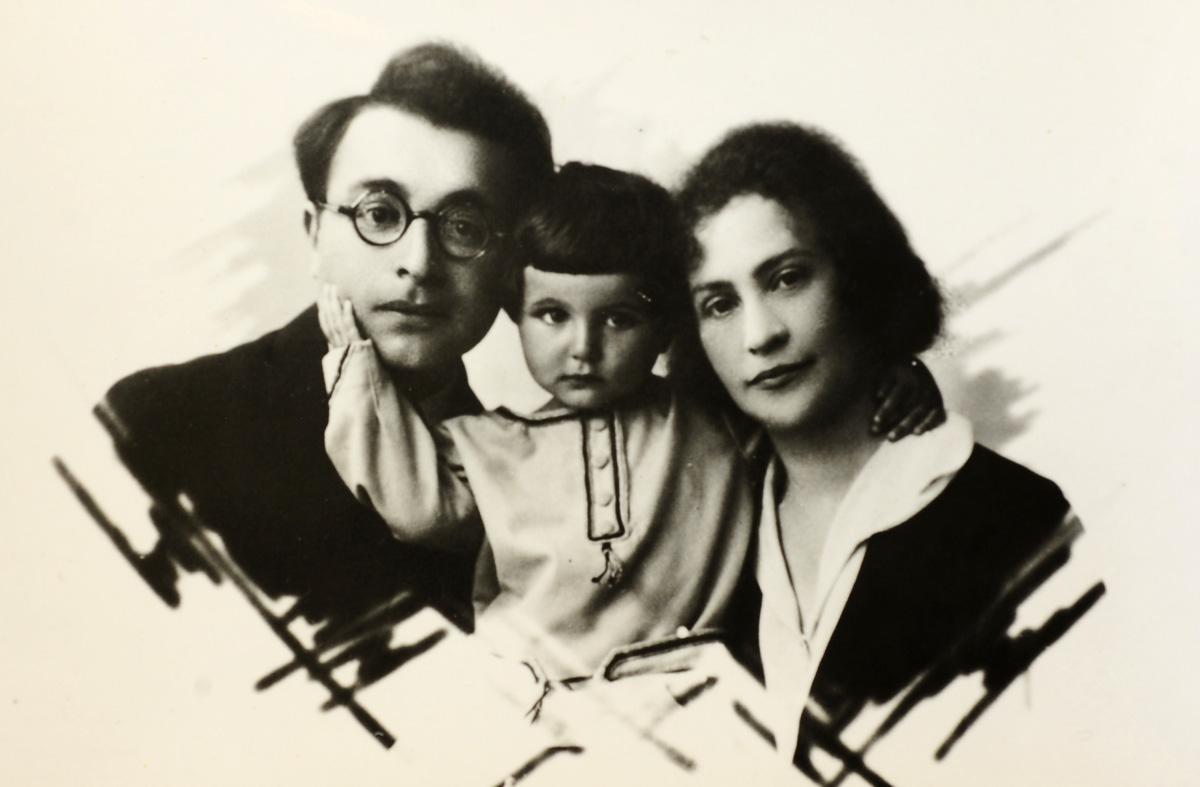 Tamara Podriacikas et ses parents Leib et Gita, Lituanie, 1930 