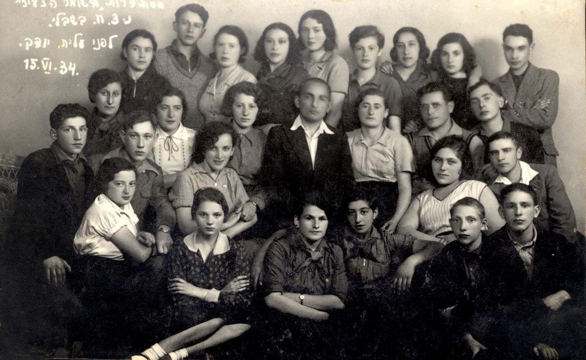 Miembros del Hashomer Hatzair en Šiauliai, antes de emigrar a la tierra de Israel (Mandato Británico de Palestina), 15 de junio de 1934