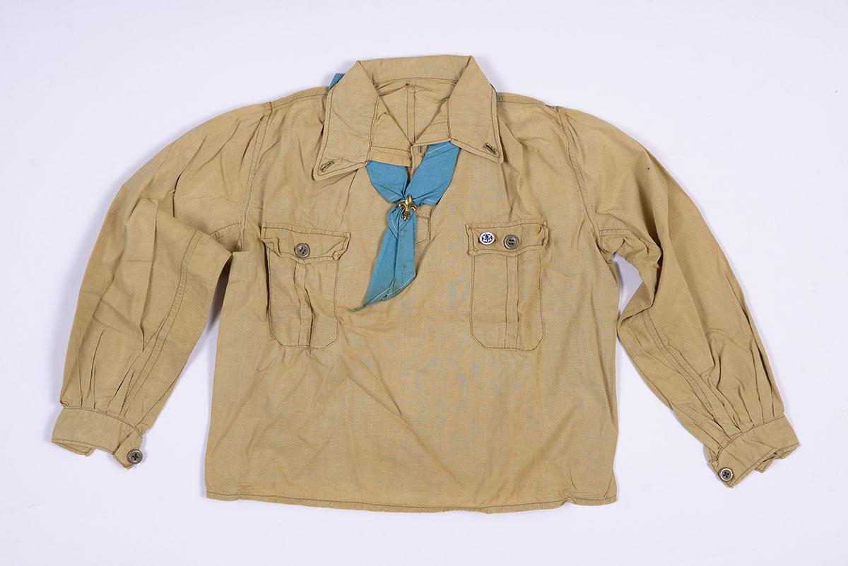 Hanoar Hatzioni Zionist youth movement shirt worn by Pesakh Gerges in the Purten DP camp after the war