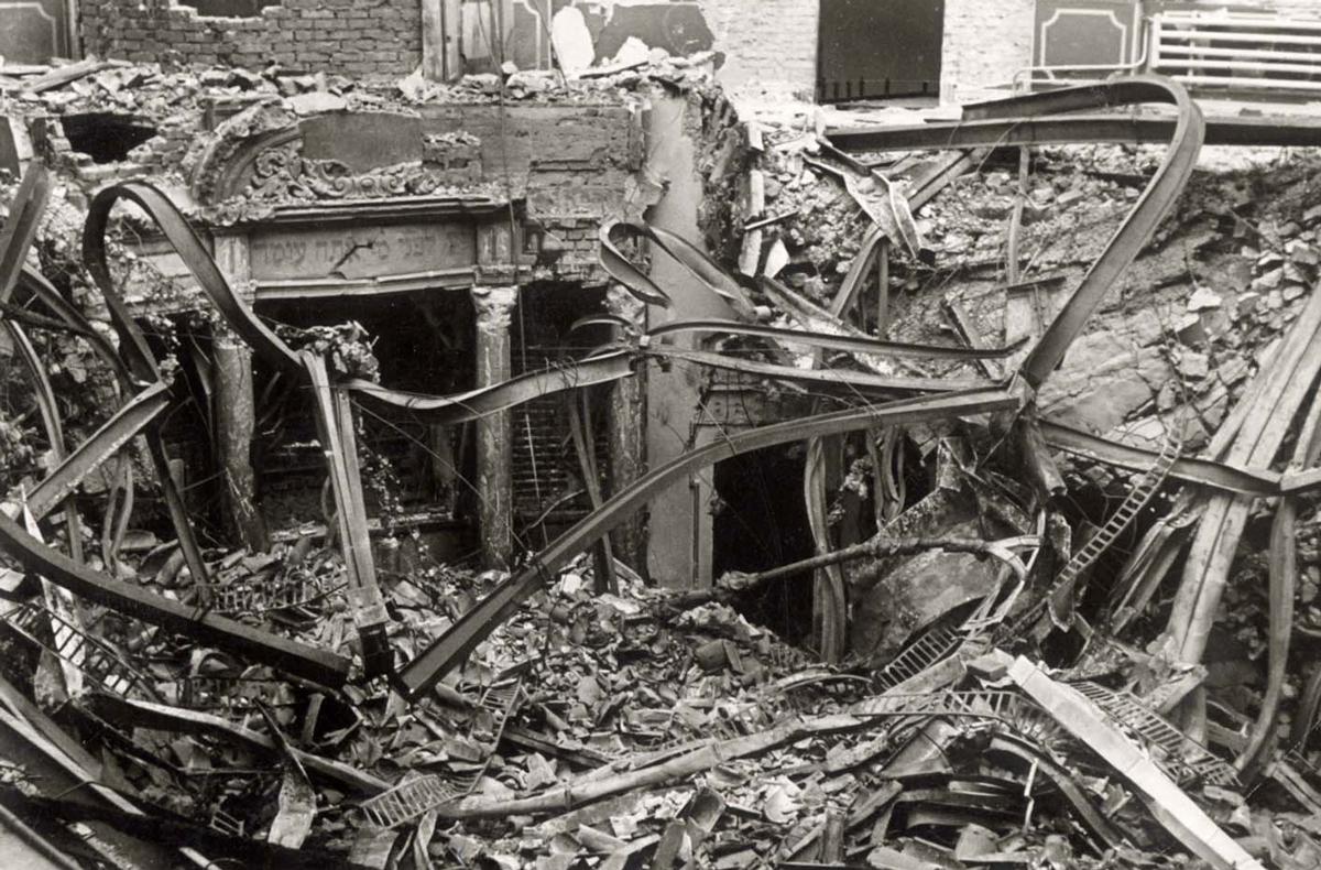 The ruins of the Regensburg synagogue after the November Pogrom (&quot;Kristallnacht&quot;), 10 November 1938