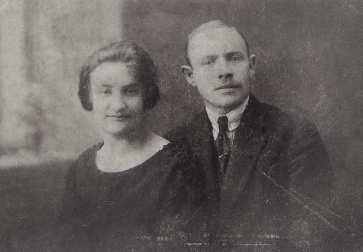 Photo de fiançailles des parents d'Hilda Tiar, Solomon et Perla Krieser, Oswiecim, 1923