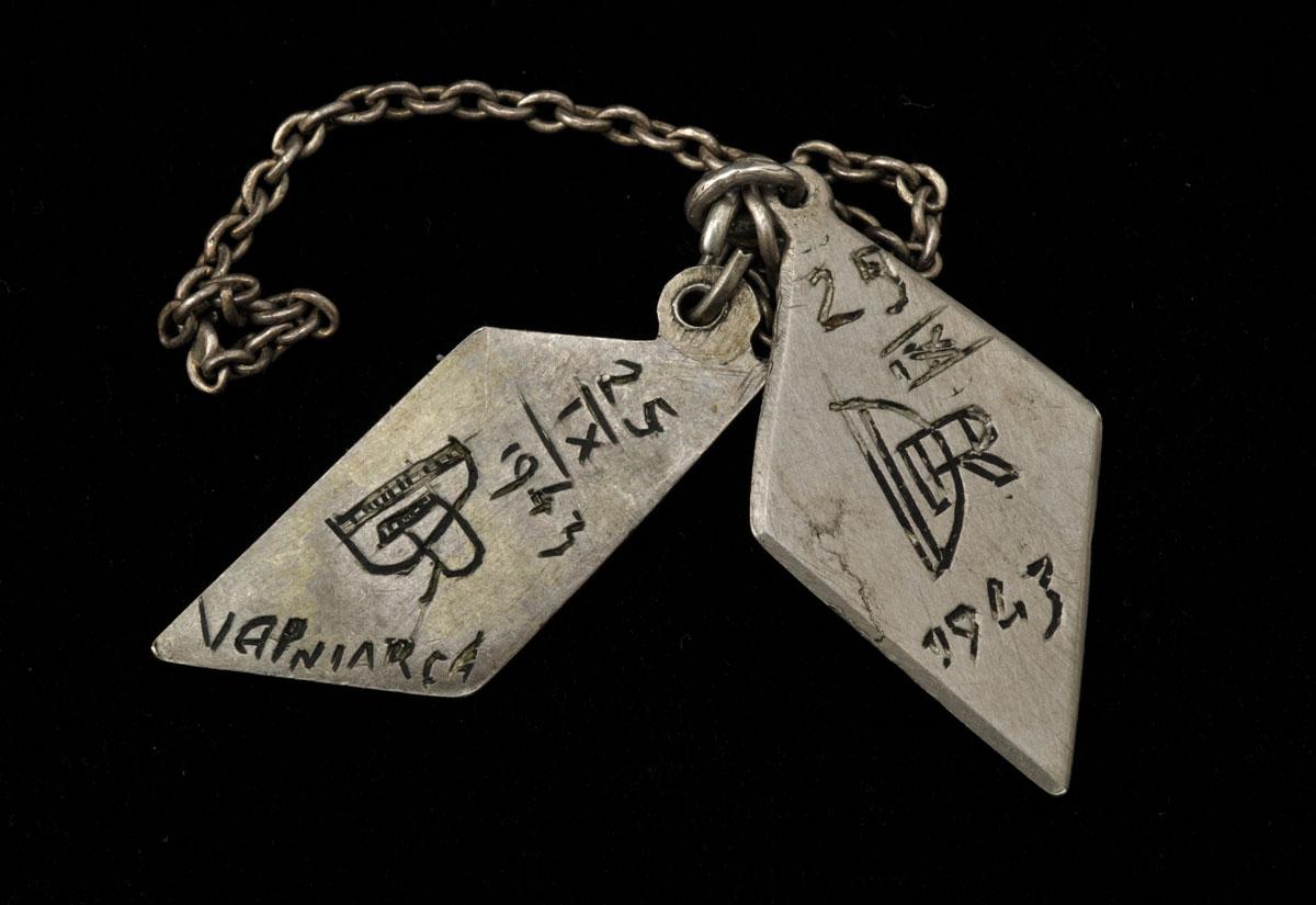 Two pendants that Ben Zion Averbuch crafted in the Vapniarca camp for his girlfriend Rosa David.