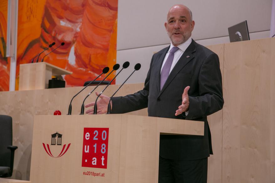 Austrian Member of Parliament, Martin Engelberg addresses the group