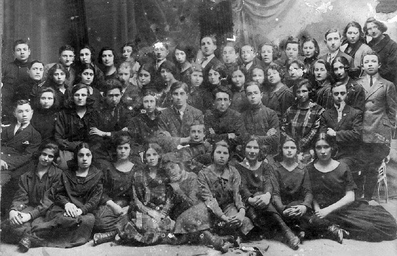 Members of &quot;Hechalutz Hatzair&quot;. Vilna, 1928