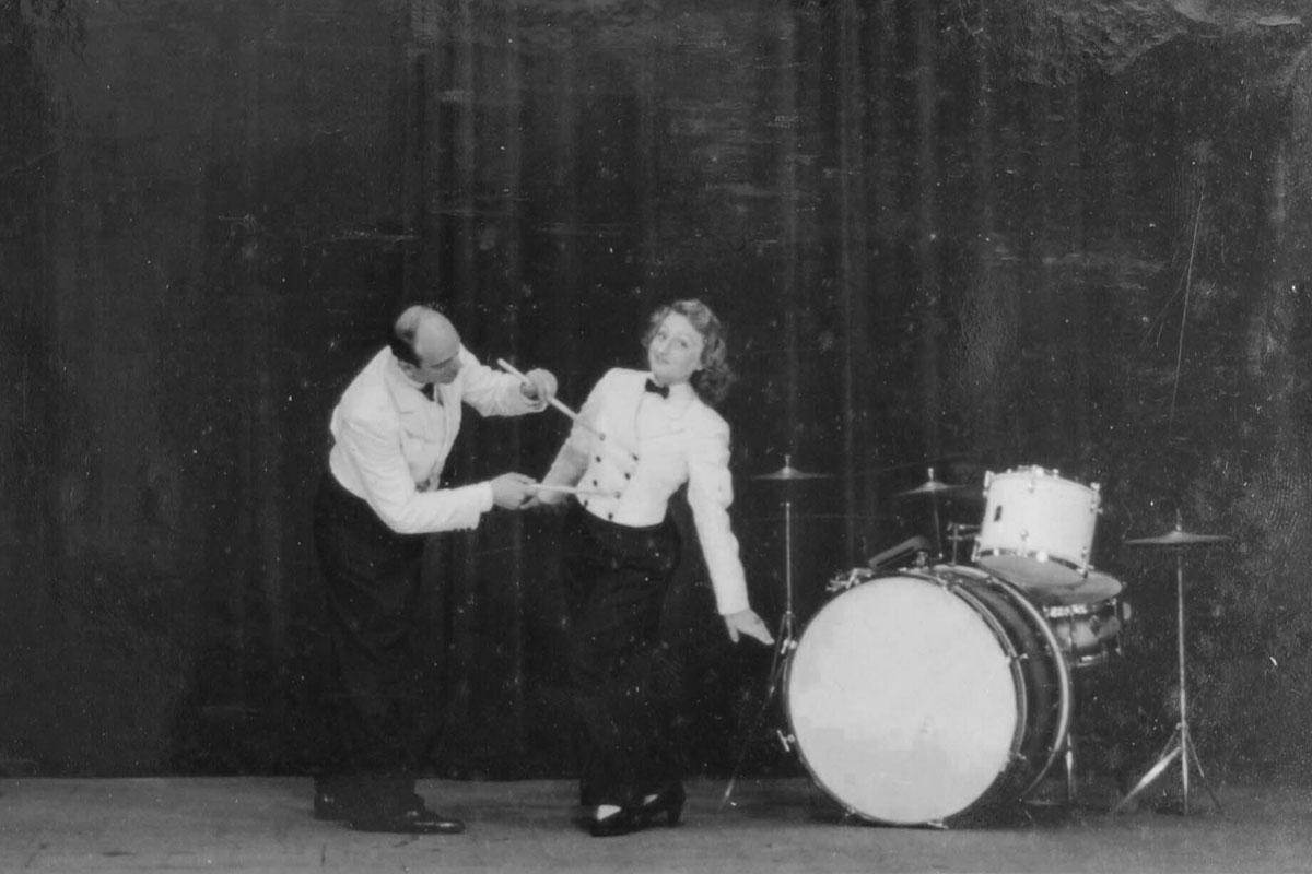 וסטרבורק, הולנד, 1943 – מוזיקאים בהצגה במחנה