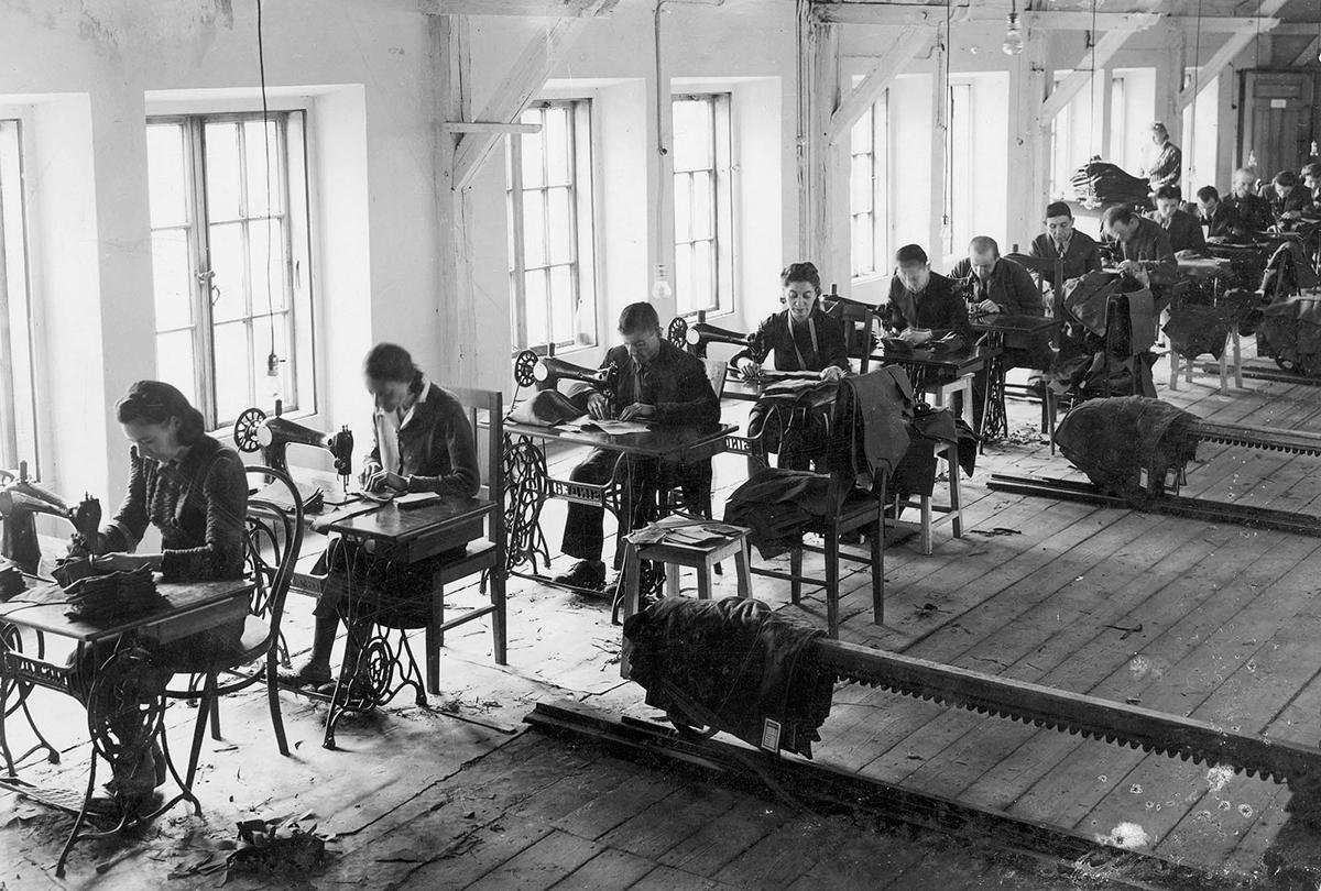 Sewing workshop located at 21 Ogrodowa St., Warsaw ghetto
