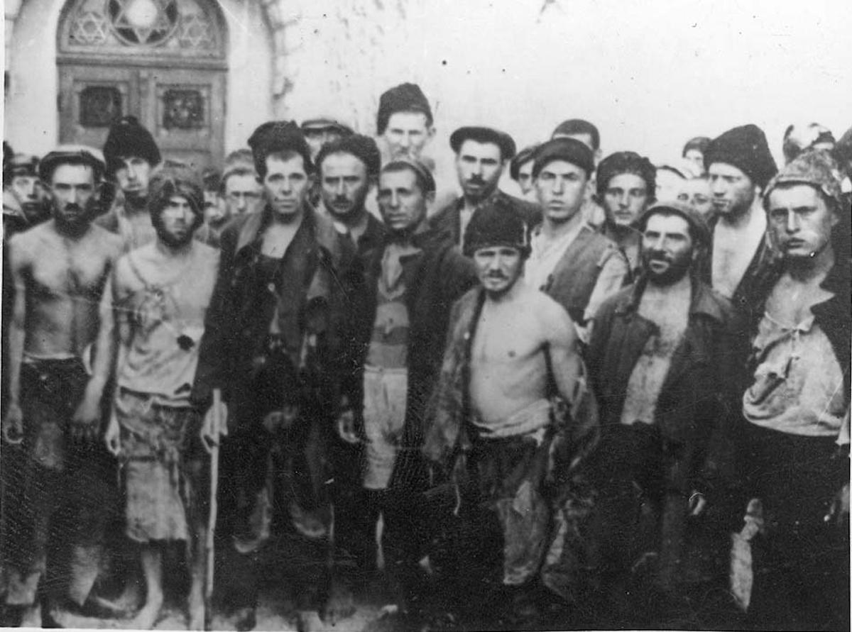 1941 יהודים שנלקחו למעצר, ליד בית הכנסת, 1941, בוקרשט, רומניה