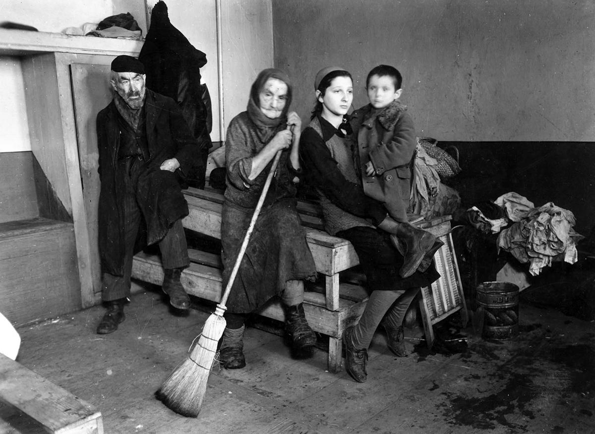 Refugees in a shelter at 37 Nalewki St., Warsaw ghetto, which previously served as a bathhouse