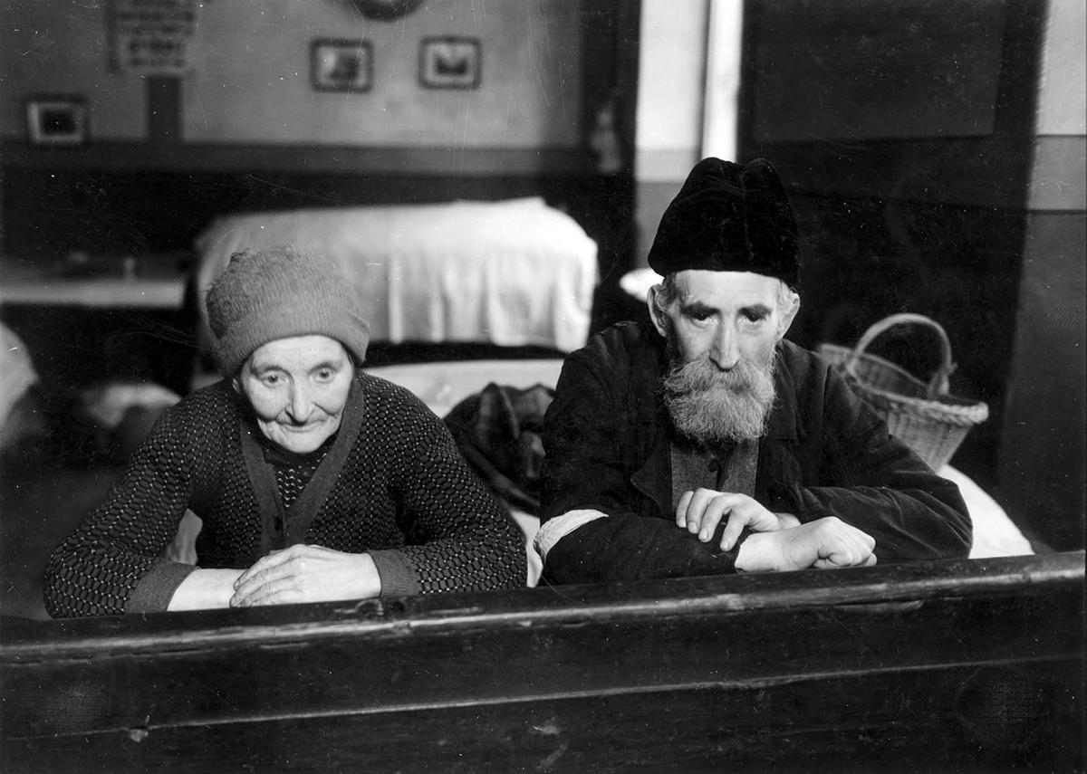 Two elderly people in a shelter at 25 Lucka St., Warsaw ghetto, populated primarily by refugees from Kalisz and Raciaz