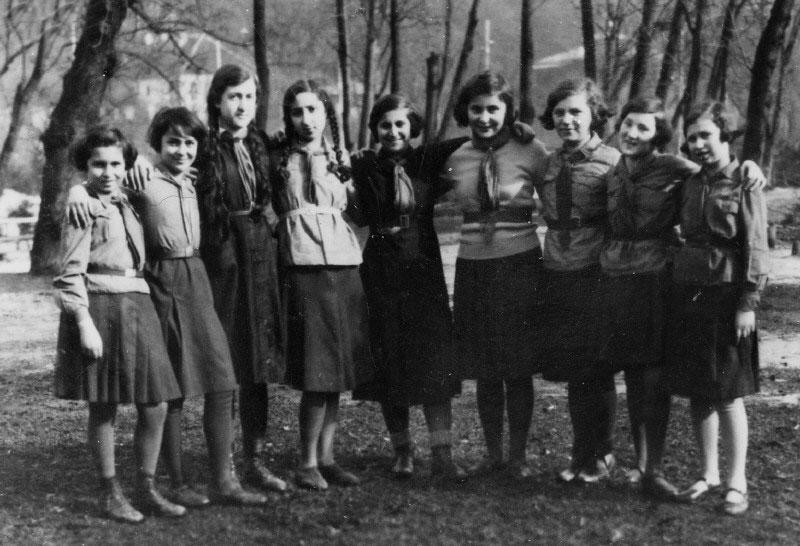 Members of &quot;Hashomer Hatzair&quot; with their counsellor, Sonya. Vilna, 19 March 1934 