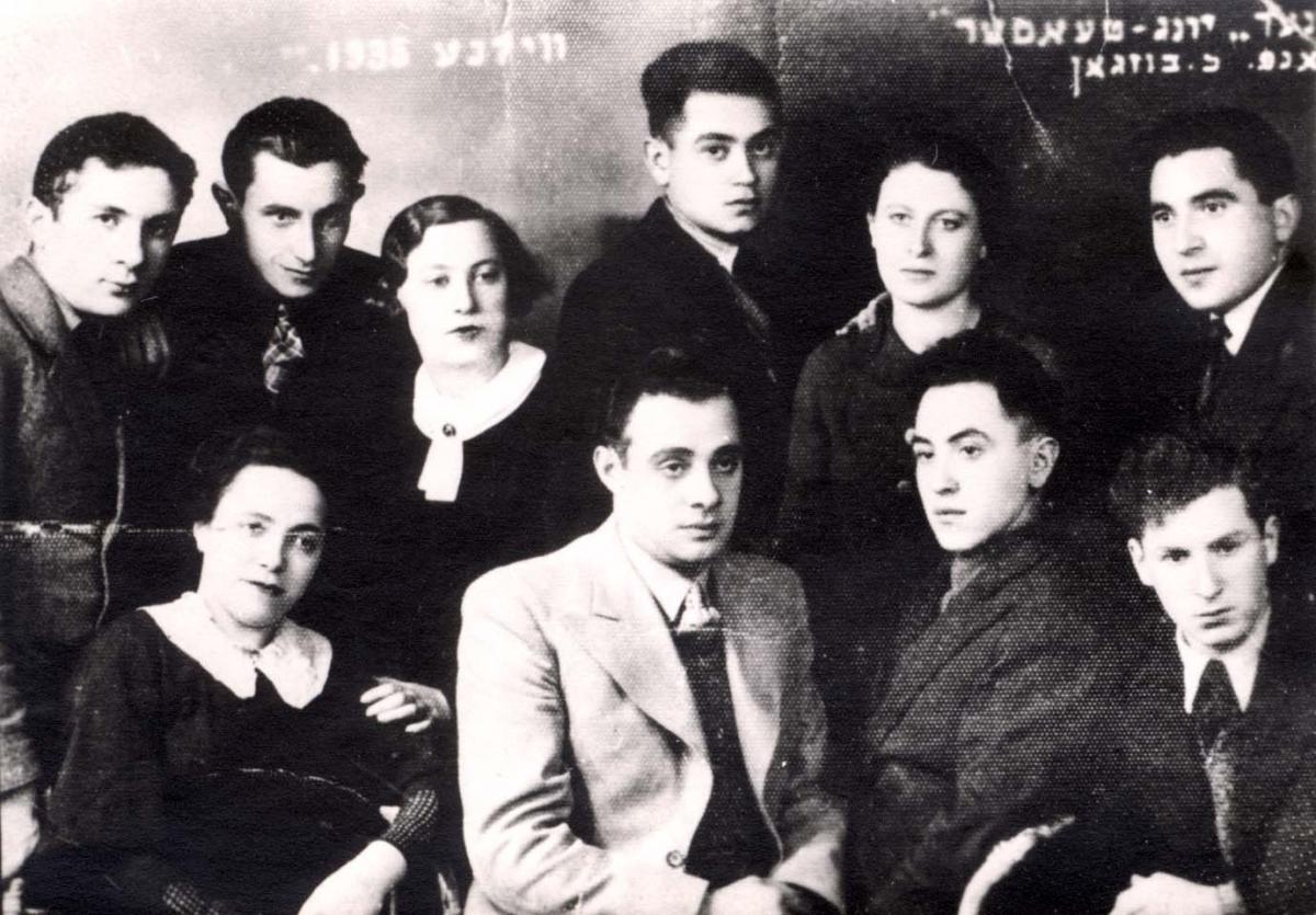 The Jung Theatre (&quot;Young Theater&quot;) company, managed by Abel Bozagin. Vilna, Poland, 1936